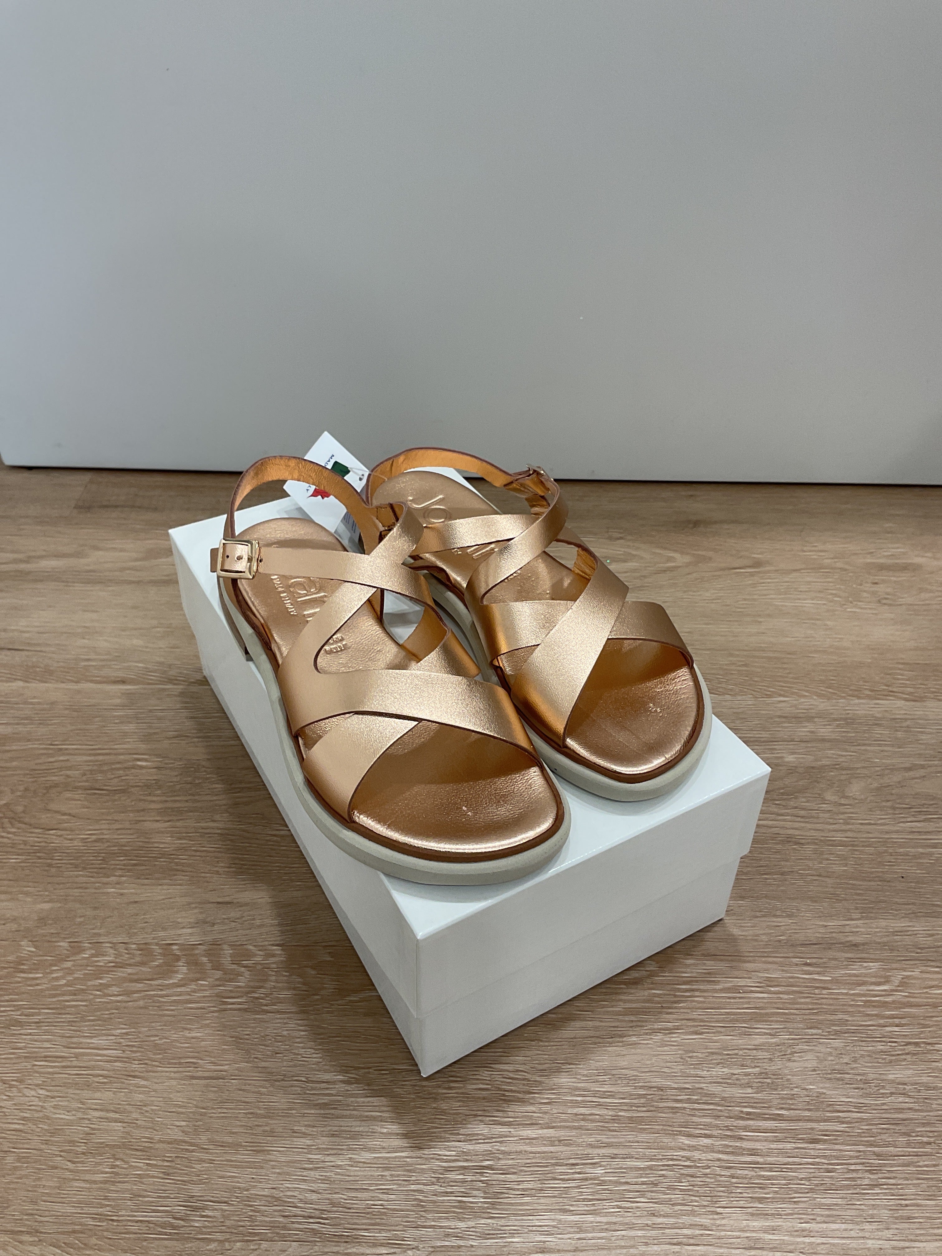 Joann - Sandalo in pelle Taura laminato col salmone