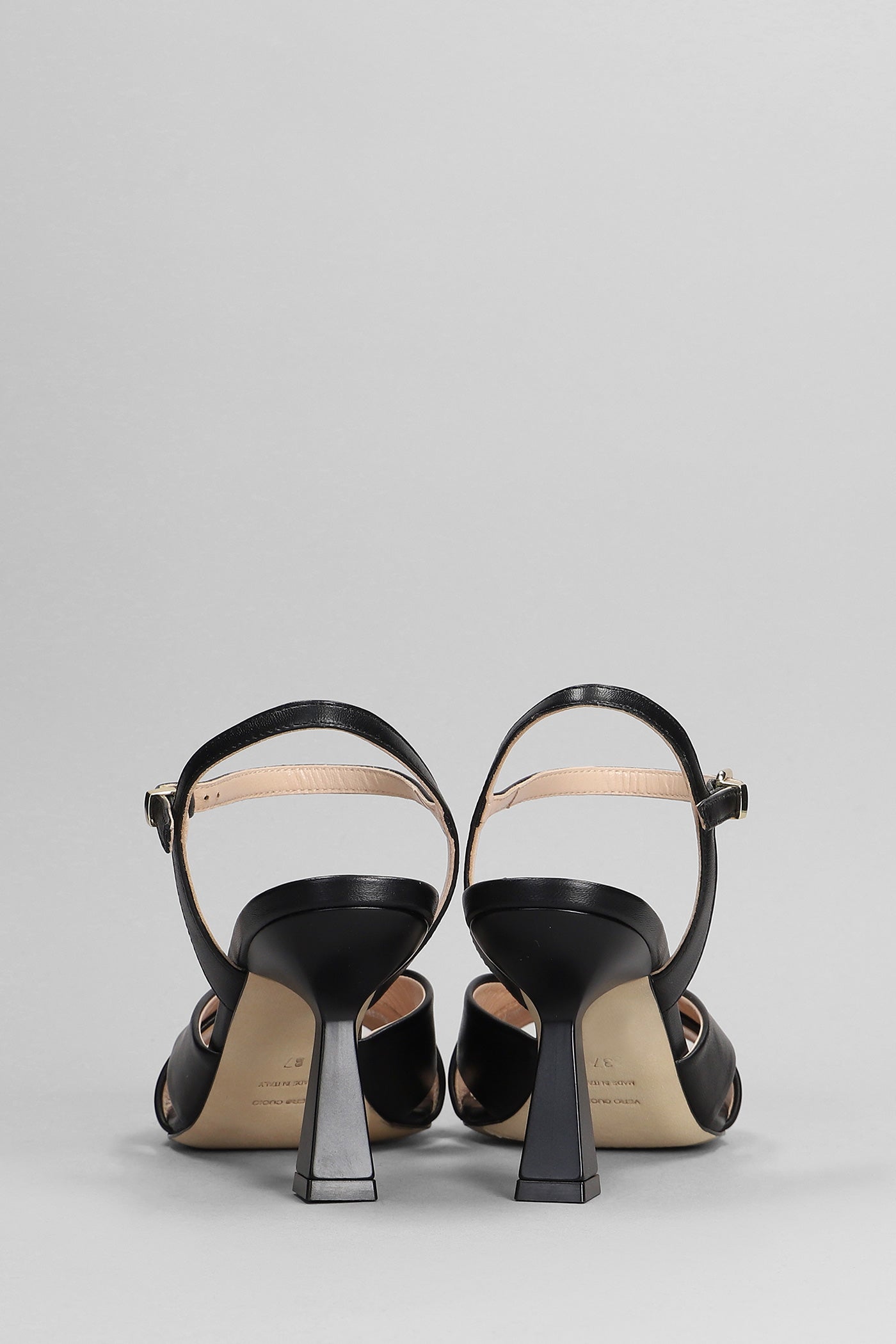 Evaluna Black sandal - with woven upper 