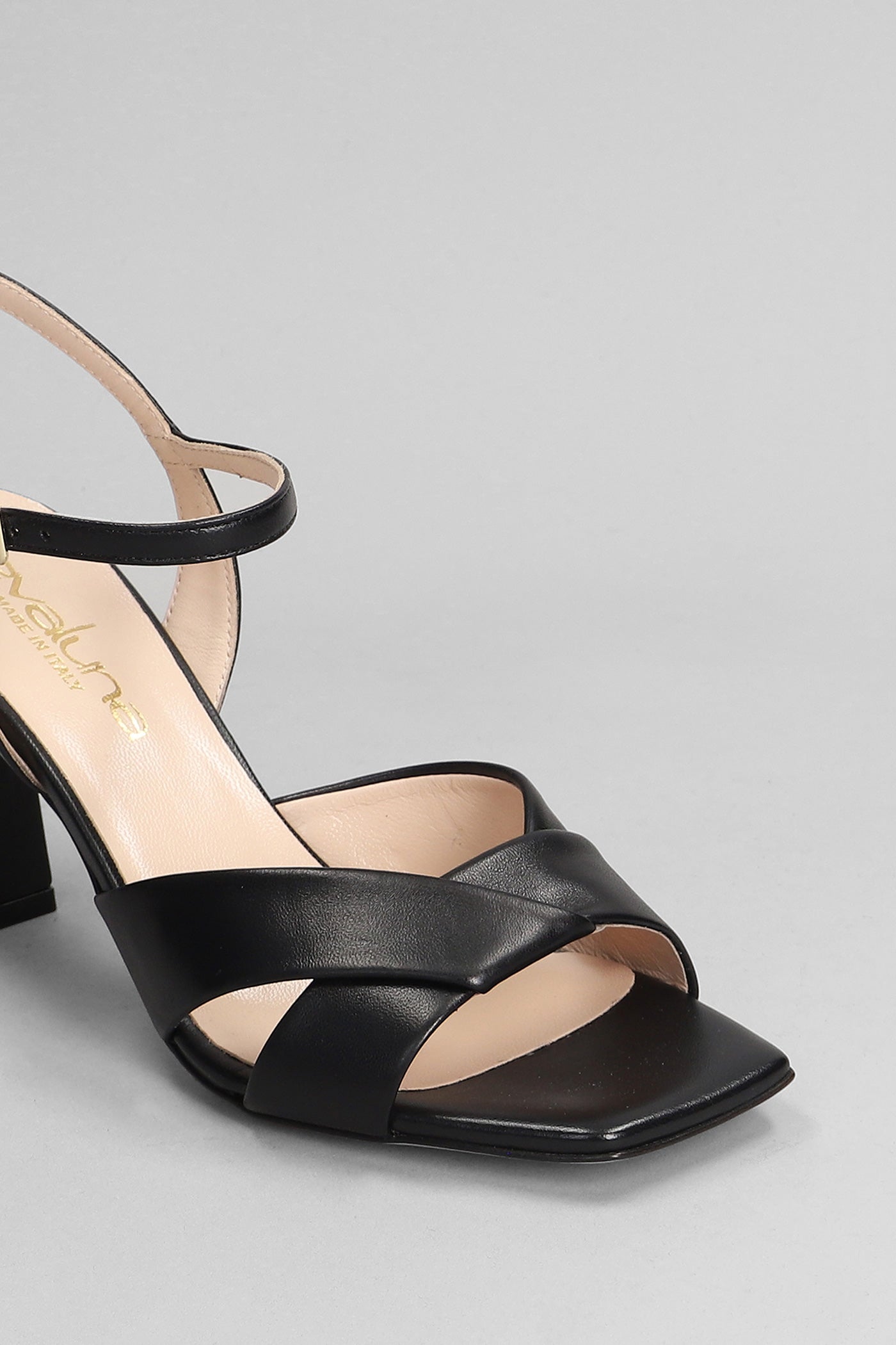 Evaluna Black sandal - with woven upper 