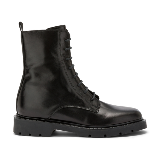 Carmens – Schwarze Amphibie – Brit Daily