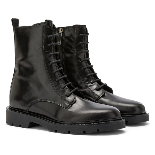 Carmens – Schwarze Amphibie – Brit Daily