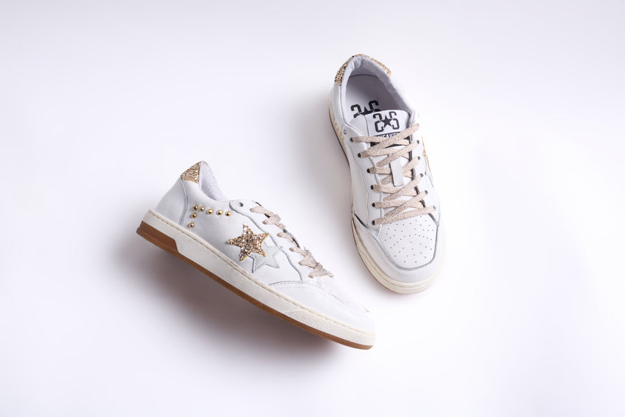 2Star Sneaker in pelle 2SD5233- Bianco/oro/borchie