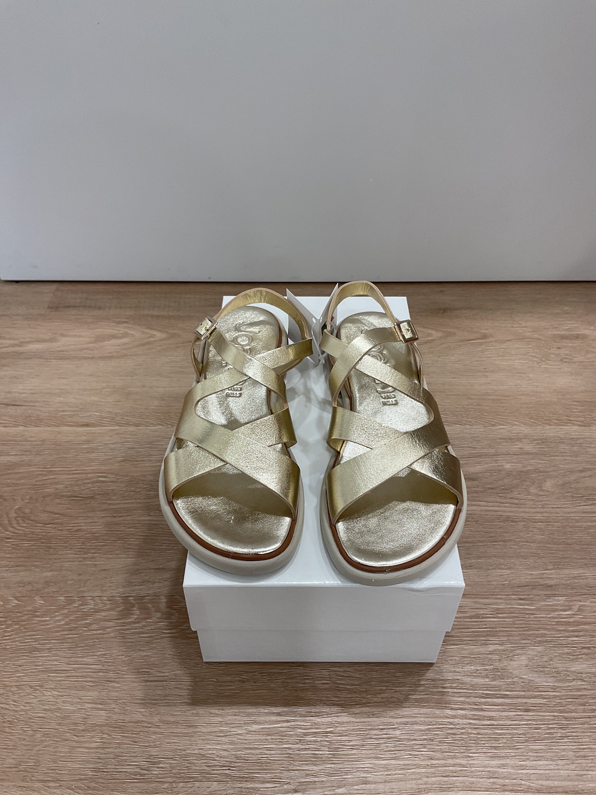 Joann - Sandalo in pelle Taura laminato Platino