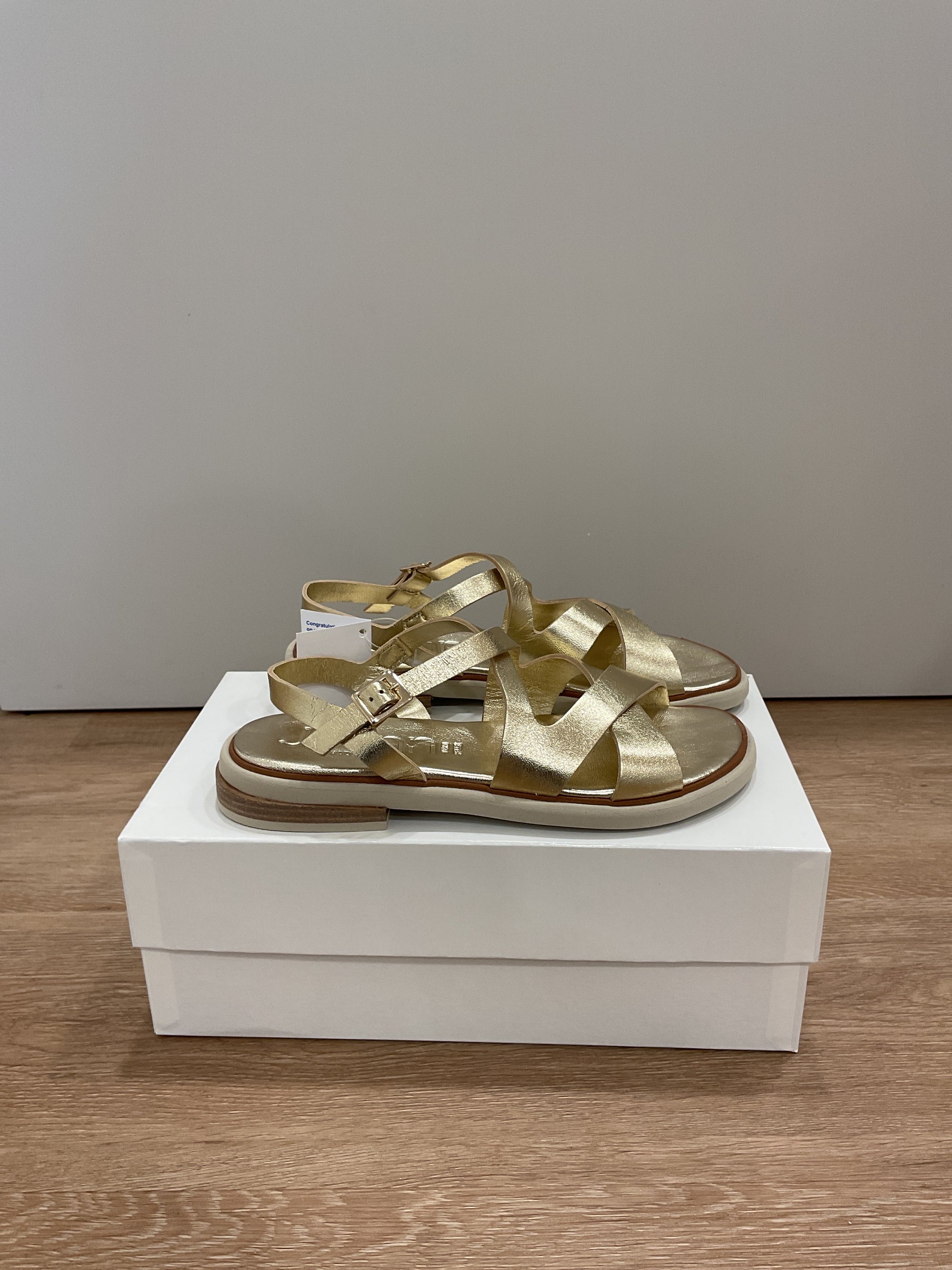 Joann - Sandalo in pelle Taura laminato Platino