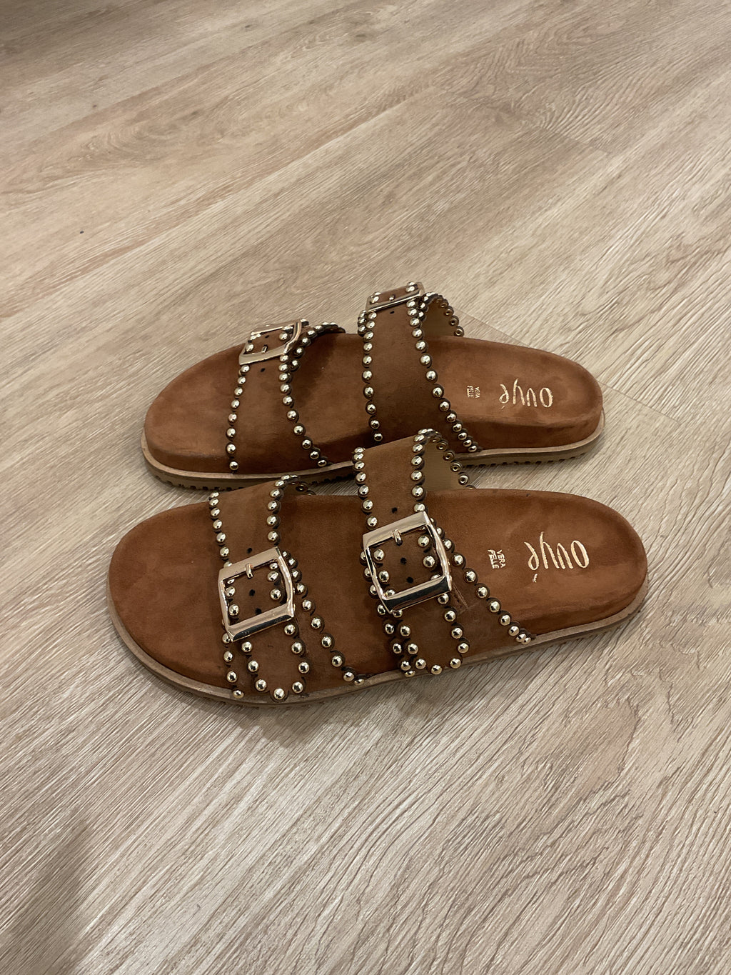 Ovyé - Sandalo ciabatta Mirror suede col. Cuoio