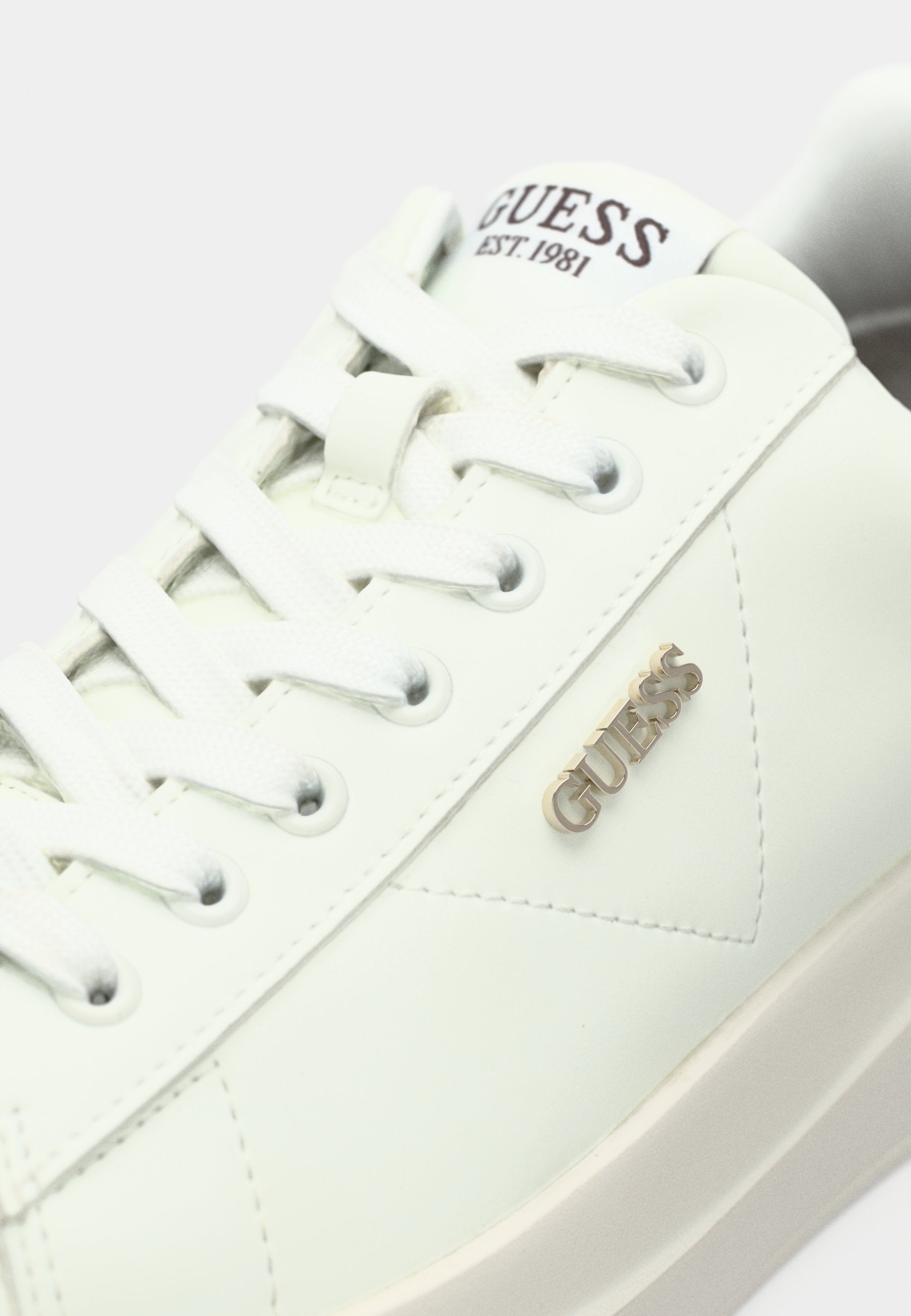 Guess - Sneaker Elbina in pelle con retro col. Wine
