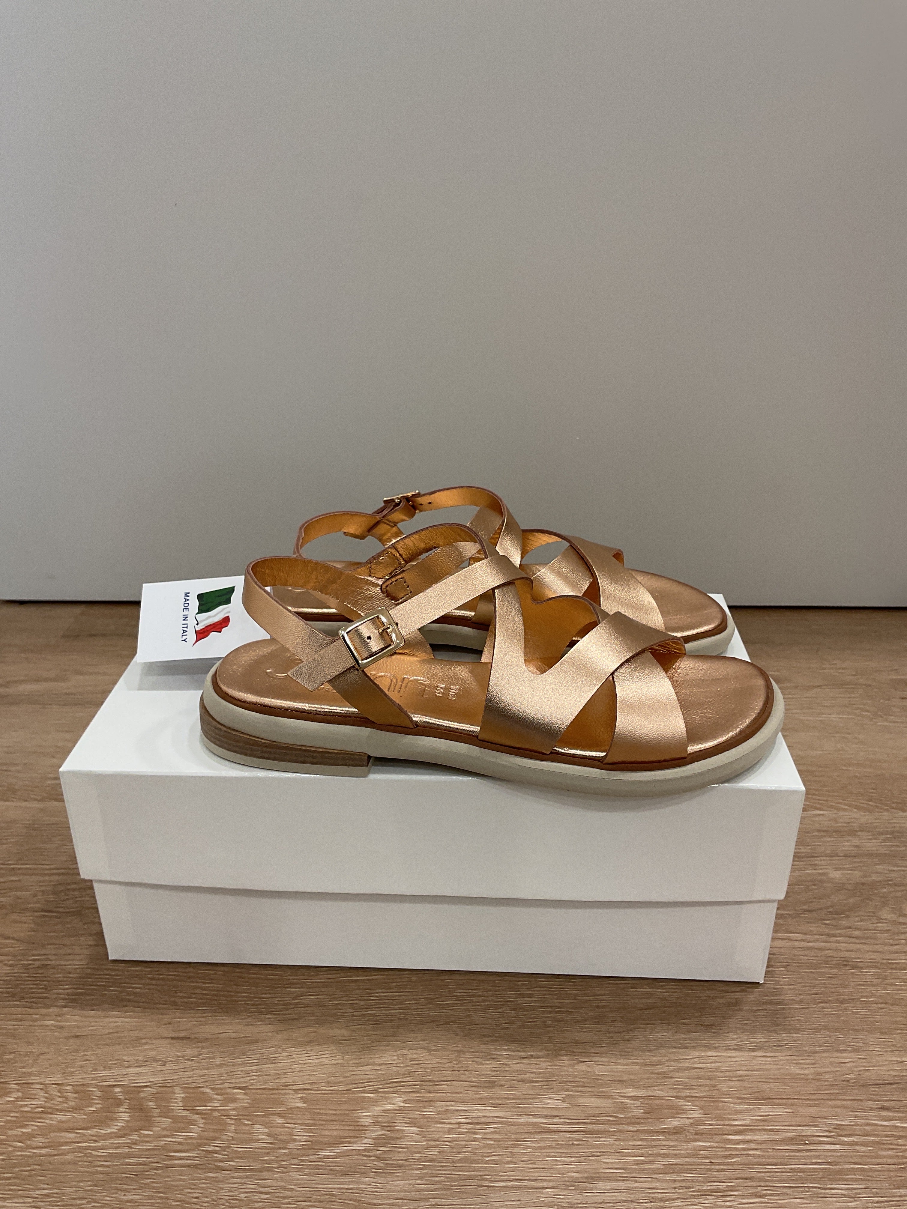 Joann - Sandalo in pelle Taura laminato col salmone