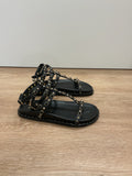 Ovyè - sandalo in pelle con borchie col. Nero