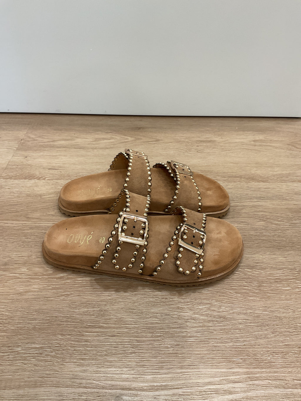 Ovyé - Sandalo ciabatta Mirror suede col. Beige