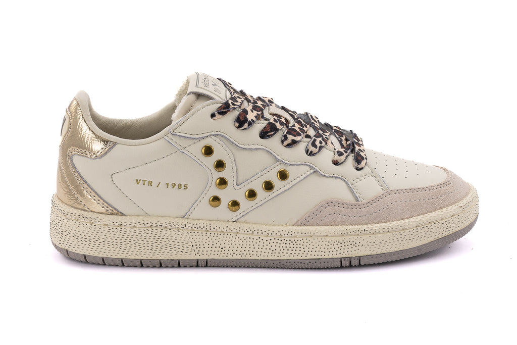 Victoria - Sneaker 8806115 Col. Crema con borchie