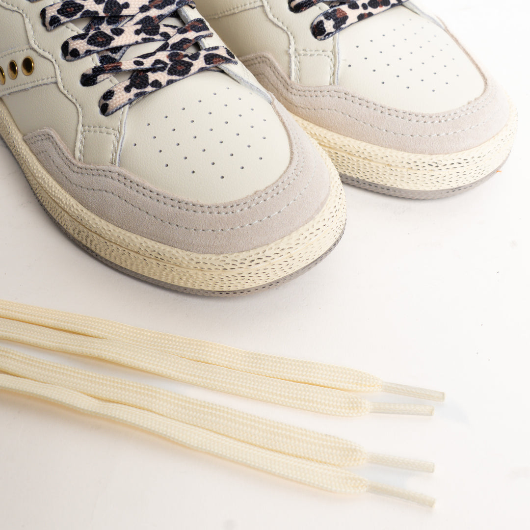 Victoria - Sneaker 8806115 Col. Crema con borchie