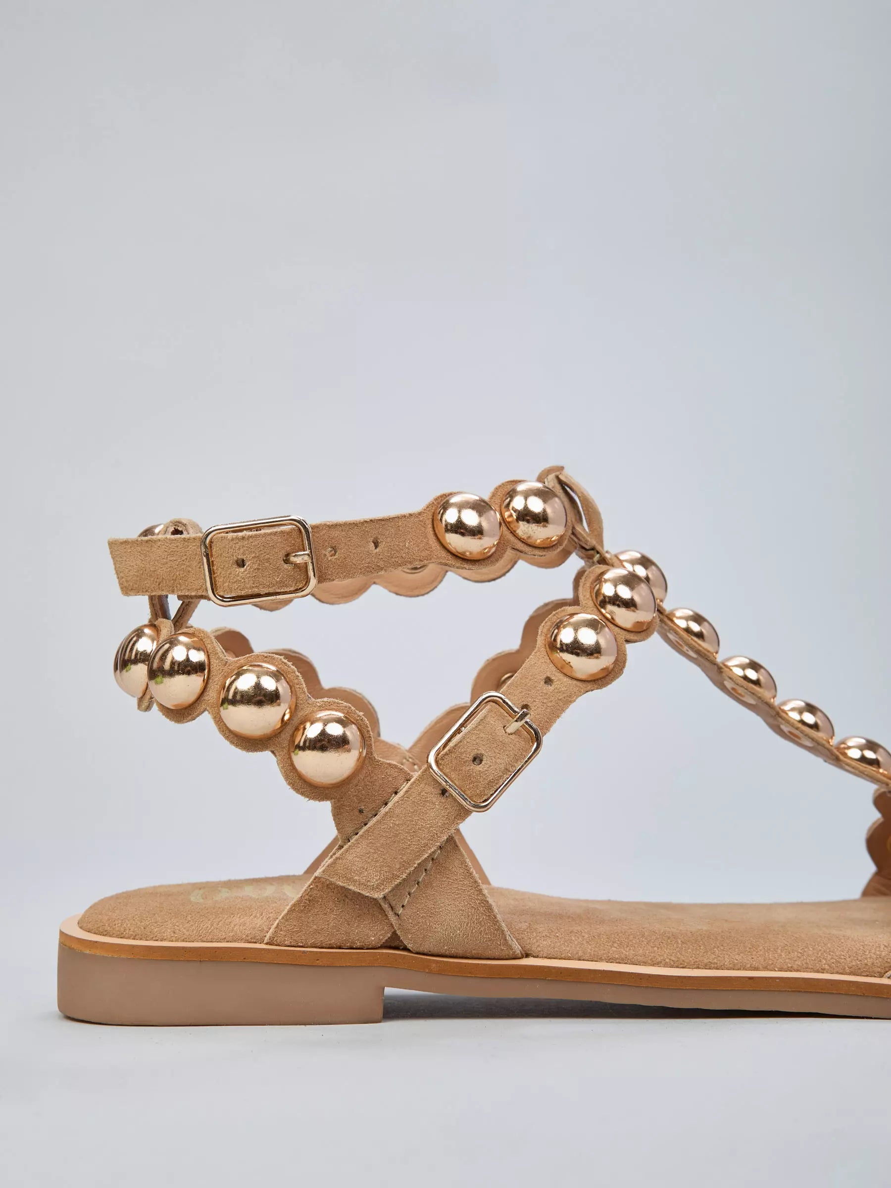 Ovyé - Sandalo In Camoscio con borchie dorate
