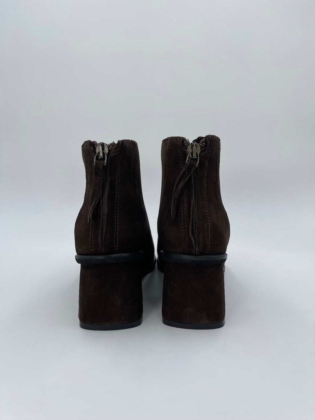 Ovyé - Tronchetto camoscio testa di moro con zip retro