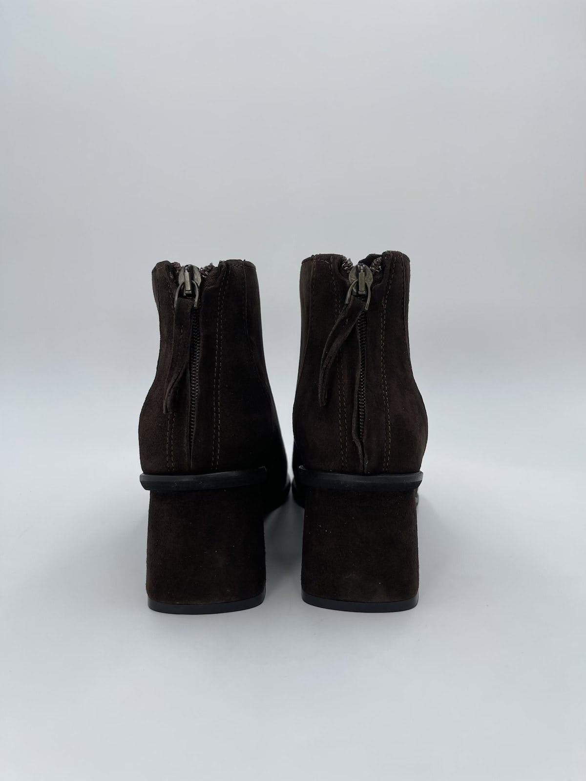 Ovyé - Tronchetto camoscio testa di moro con zip retro