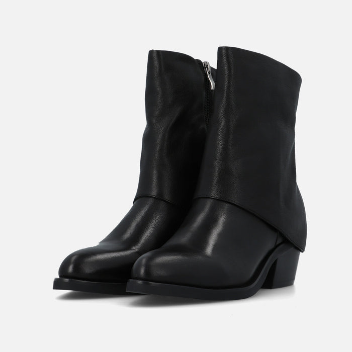 Bruno Premi - Leather boot with turn-up col. Black
