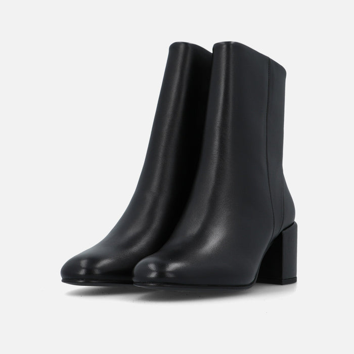 Bruno Premi - tronchetto in pelle con tacco - Col. Nero