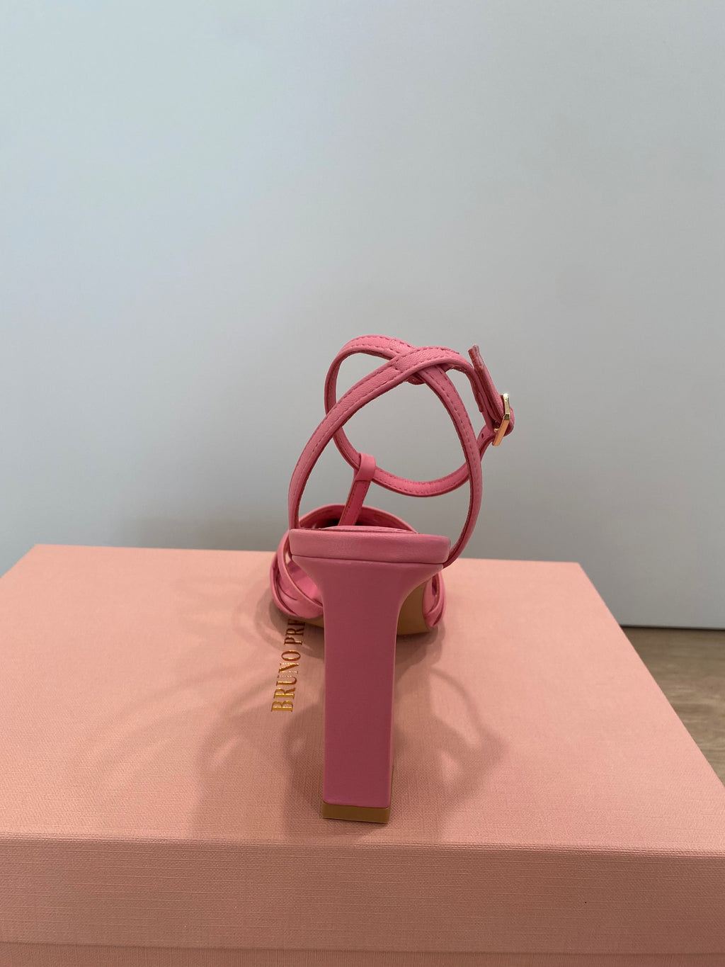 Bruno Premi Nappasandale in der Farbe Confetto