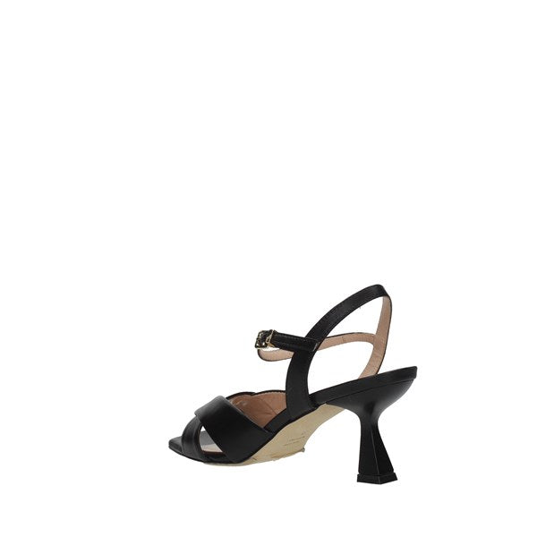 Evaluna Black sandal - with woven upper 