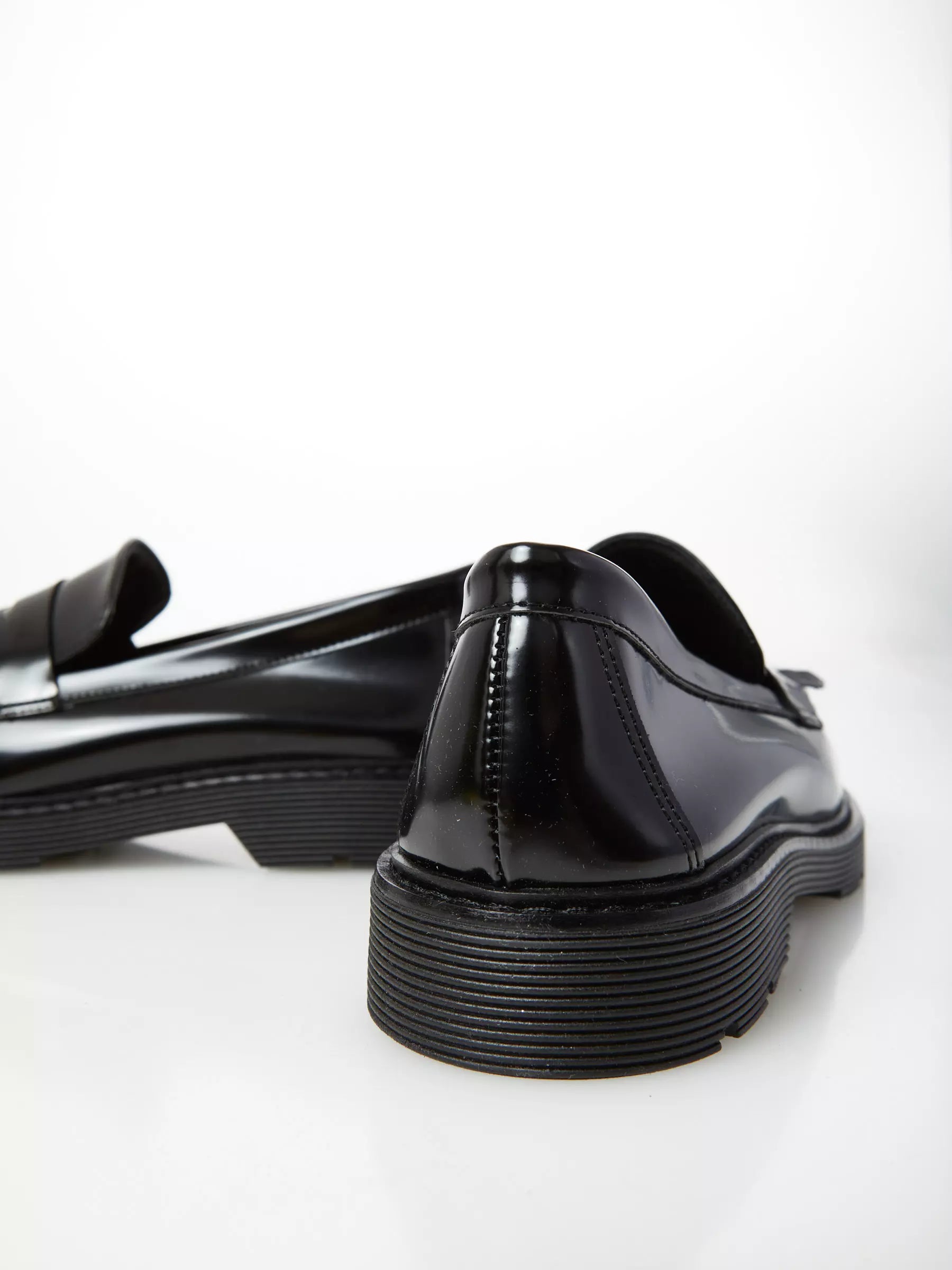 Ovyé - Deia fringed moccasin