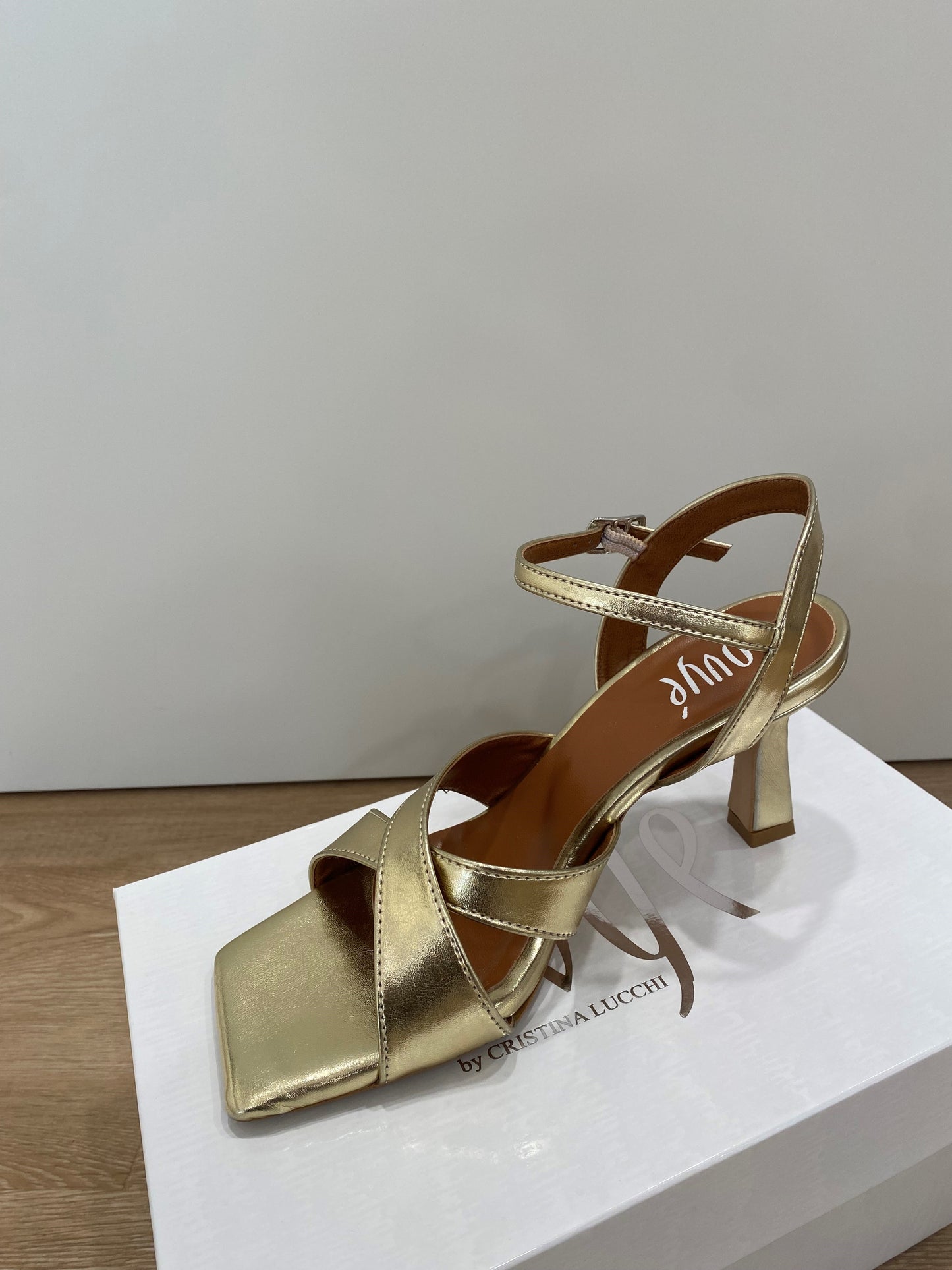 Ovyè Sandal 1300 Platinum Laminate